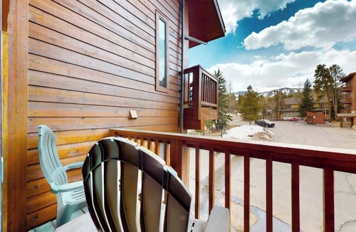 Four O'Clock Condo | Dog-friendly ski condo with hot tubs, grills, & gym