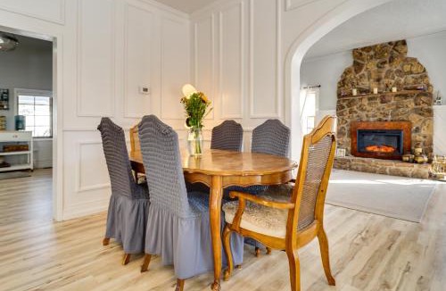Lewis House | 'Dolorable' Home w/Yard - Walk to River!