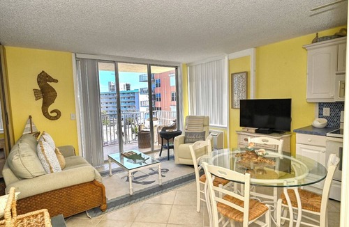 South Island Condo | Don's Beachside Paradise- EBT Club Unit 403- Dog Friendly