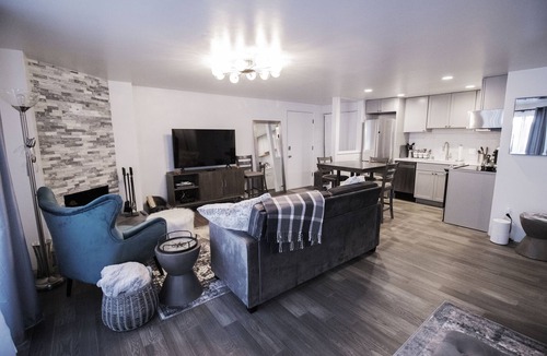 Aspen Apartment | Downtown Aspen with Patio, Fireplace, Free Parking, Washer/Dryer