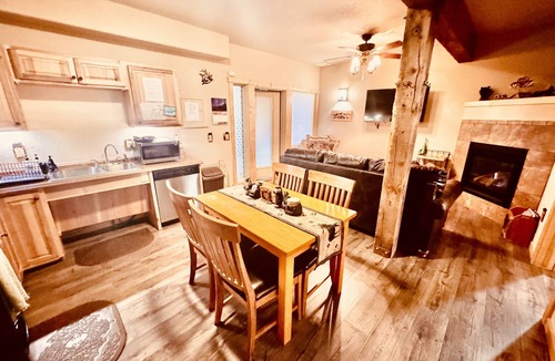 Estes Park Apartment | Downtown lovely retreat.