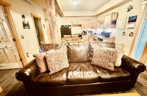 Estes Park Apartment | Downtown lovely retreat.
