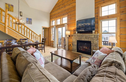 Rendezvous House | Downtown WP Cabin 120 I Private Hot Tub I Great Views I Bunk Room I Discounted Attractions