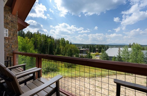 Rendezvous House | Downtown WP Chalet 9 I Private Hot Tub I Great Views I Bunk Room I Desk I Discounted Attractions