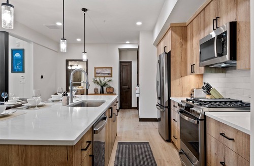 Old Town House | Downtown WP Penthouse 221 I Private Hot Tub I Great Views I Triple Bunk I Discounted Attractions
