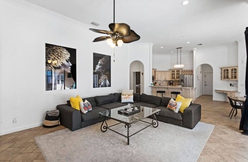 Dunedin Villa | Dunedin Lux 5BR Villa w/heated saltwater pool & spa, patio, putting green & BBQ