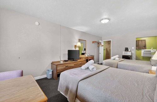 Manitou Springs Hotel | Eagle Motel Suite 106
