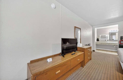 Manitou Springs Hotel | Eagle Motel Suite 120
