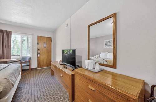 Manitou Springs Hotel | Eagle Motel Suite 120
