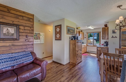 Clark Cabin | Eagle's Nest - 2 bed 2 bath cabin on the Elk River