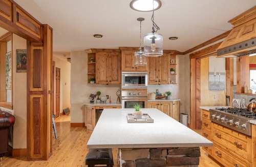 Cottonwood Heights House | Easy Access to Snowbird & Alta | Amazing Views I Private Hot Tub