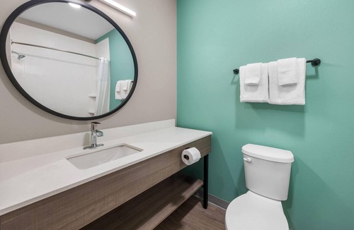 Rustic Hills Hotel | Echo Suites Extended Stay By Wyndham Colorado Springs Airpt