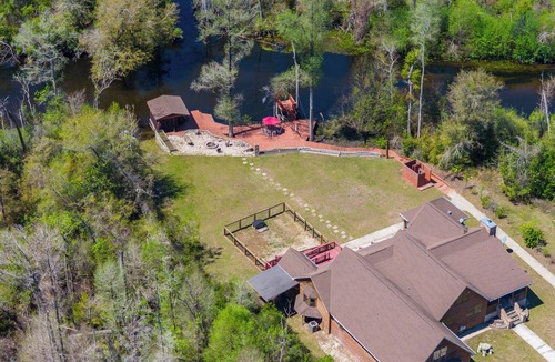 Youngstown House | Econfina Squatch Hideout!Creekside 7 Bedrooms, Kayak,Fish,Canoe10 min to Springs