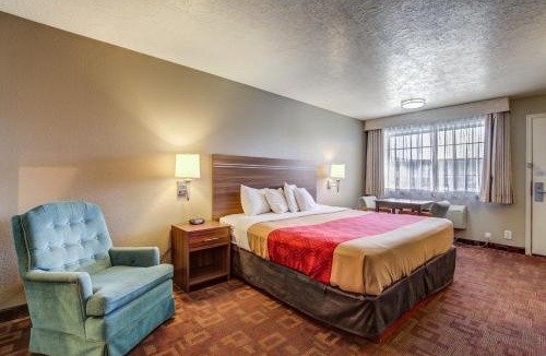 St. George Cabin | Econo Lodge St George North - Near Pioneer Park