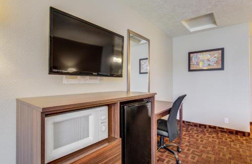 St. George Cabin | Econo Lodge St George North - Near Pioneer Park
