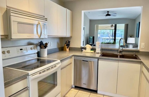 Trailer Estates Apartment | EH-near Beaches and IMG, Pool, Tennis, Pickleball