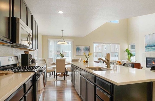Longmont House | Elegance on Linda Pl