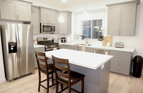 Herriman Villa | Elevated Urban Retreat Sleeps 6 + Pet