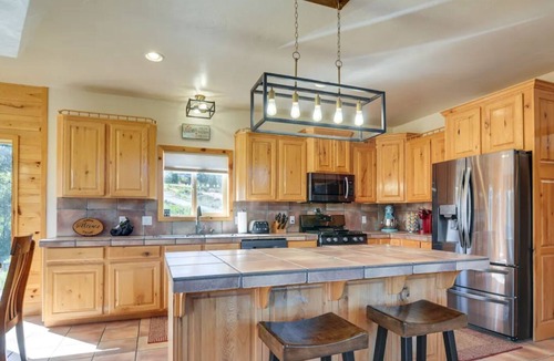 Long Valley Junction Cabin | Elkridge Cabin! With AC, Tesla charger, dog friendly