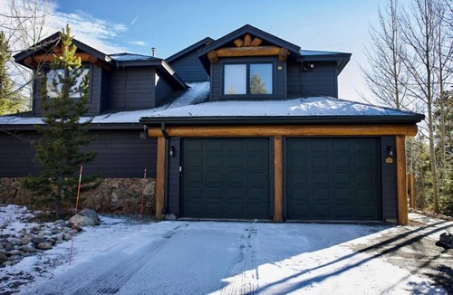 Fraser House | Enchanting mountain oasis with hot tub, fireplaces, deck, & views
