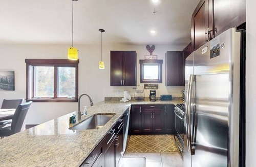 Willow Grove Condo | End-Unit Condo w/Beautiful Blue River & Mountain Views, Free WiFi, & Deck