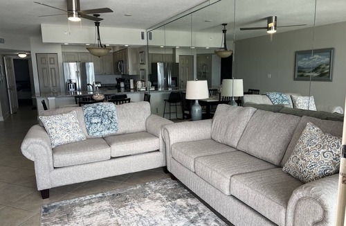 Fort Walton Beach Condo | Enjoy amazing gulf front views and free beach service!