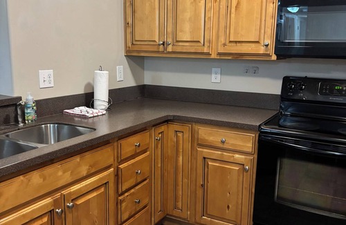 Vernal Condo | Enjoy the Suite Life! 3-bedroom 2 bathroom condo in quaint Vernal with cool AC