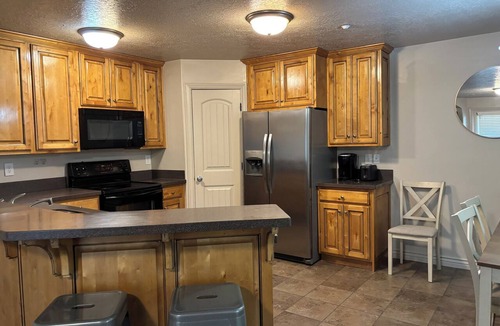 Vernal Condo | Enjoy the Suite Life! 3-bedroom 2 bathroom condo in quaint Vernal with cool AC