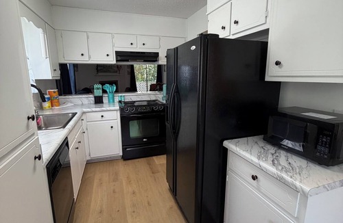 Ferry Pass Condo | Enjoyable 2-bedroom condo with AC in charming Pensacola