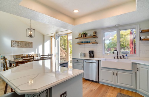 Sandy House | Epic Sandy Home w/ Heated Pool & Mountain Views!
