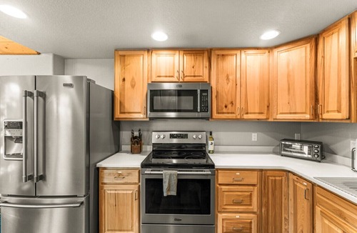 Woodland Park House | Epic Views, Modern Cabin, Hot tub, Family & Pets
