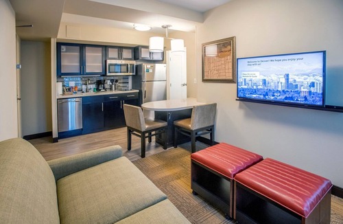 Downtown Denver Apartment | Equipped Suite in Downtown Denver! Fitness Center, Shared Hot Tub + Pool Access