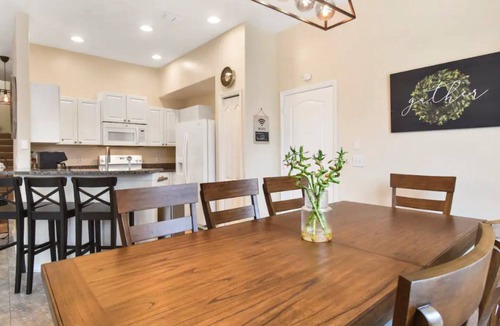 Hillcrest Estates Villa | Escape to Comfort & Elegance: Spacious 5-beds Mediterranean villa close to Parks
