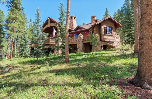 The Highlands House | Escape to this stunning private home in Breckenridge!
