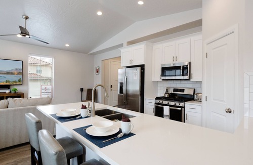 Washington House | Escondido 1126 sleeps 13 guests 3 bedrooms Xbox one