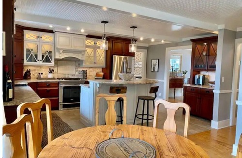 Evergreen House | Evergreen Dream! HOT TUB,5 KING BEDS, 1 QUEEN BED,Amazing VIEWS,10 MIN TO SKI!