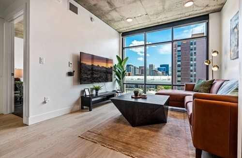 Rio Grande Apartment | Exceptional 1BD/BA-PoolHotTubGymParking- Downtown!