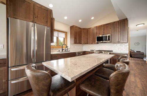Grand Lake Cabin | Exceptional Luxury Cabin with Hot Tub, Games Room, and Fire Pit with Rocky Mountain Views in Grand Lake, Colorado