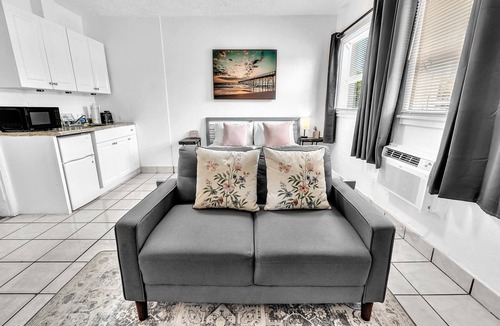 Downtown Hollywood Apartment | Executive Studio @ Hollywood Blvd & Near Beach
