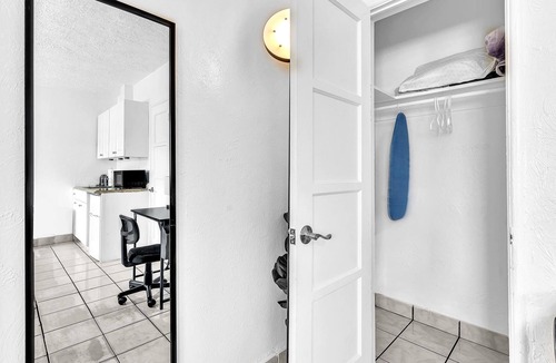 Downtown Hollywood Apartment | Executive Studio @ Hollywood Blvd & Near Beach