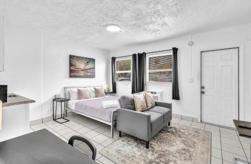 Downtown Hollywood Apartment | Executive Studio Hollywood Blvd & Near Beach