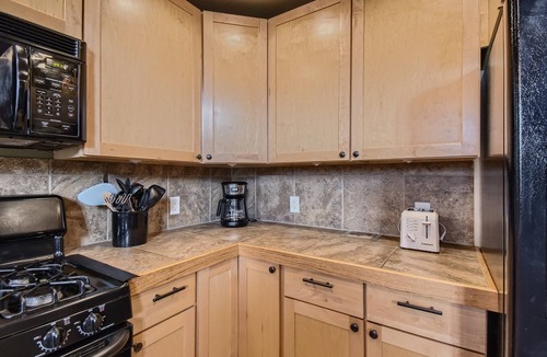 Wildernest House | Expansive townhome, Private hot tub, Great Location, 42BC
