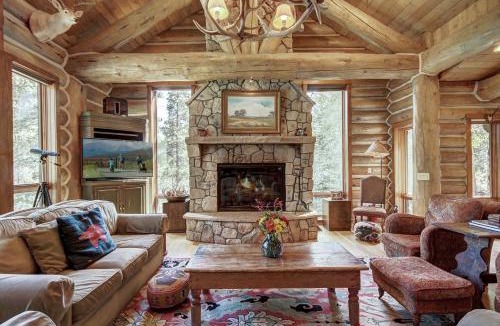 Breckenridge House | Experience luxury at Bear Lodge, a spacious 6 bedroom retreat in Breckenridge