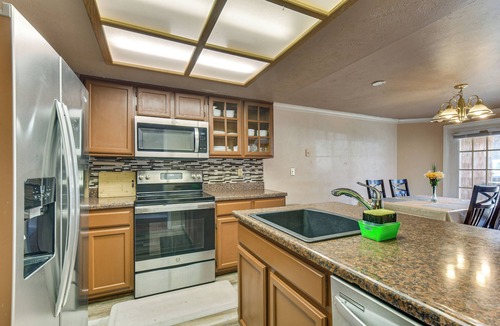 Aurora House | Extended Stay in Denver Area! Pet-Friendly Retreat
