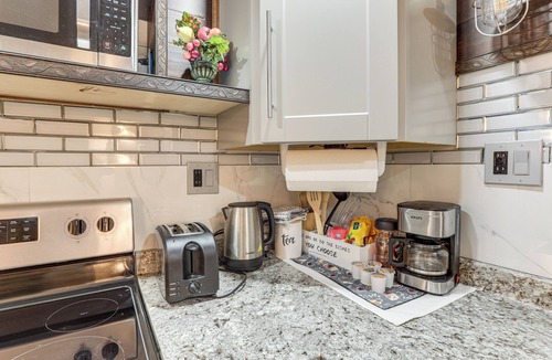 Green Valley Ranch Apartment | Extended Stay in Denver! Cozy Apartment w/Patio