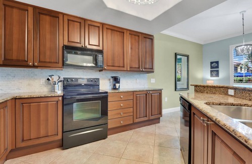 Royal Harbor Cottage | fabulous waterfront resort, 3 pools, lazy river, walk to 5th Ave!