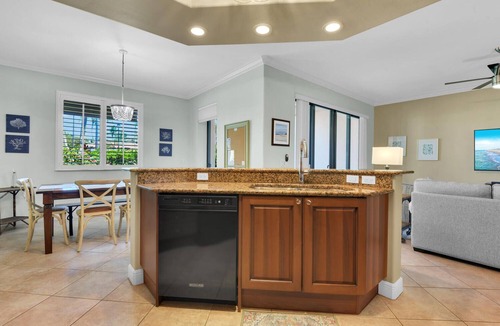 Royal Harbor Cottage | fabulous waterfront resort, 3 pools, lazy river, walk to 5th Ave!