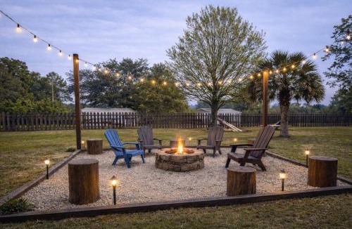 Clewiston House | Family Country Retreat w Pool, Games & Fire Pit