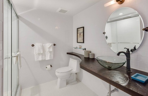 Lauderdale-by-the-Sea Hotel | Family Friendly Getaway! 3 Cozy & Modern Units w/Outdoor Pool & Gym Access!