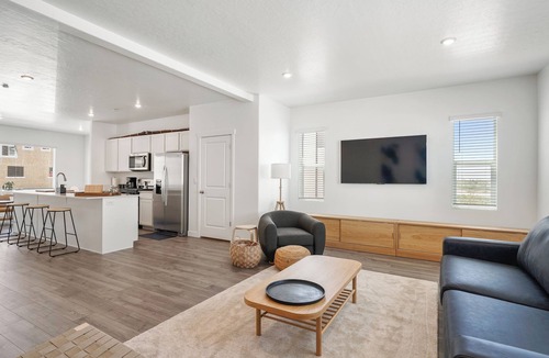 American Fork House | Family-Friendly 3-Story Home Sleeps 9